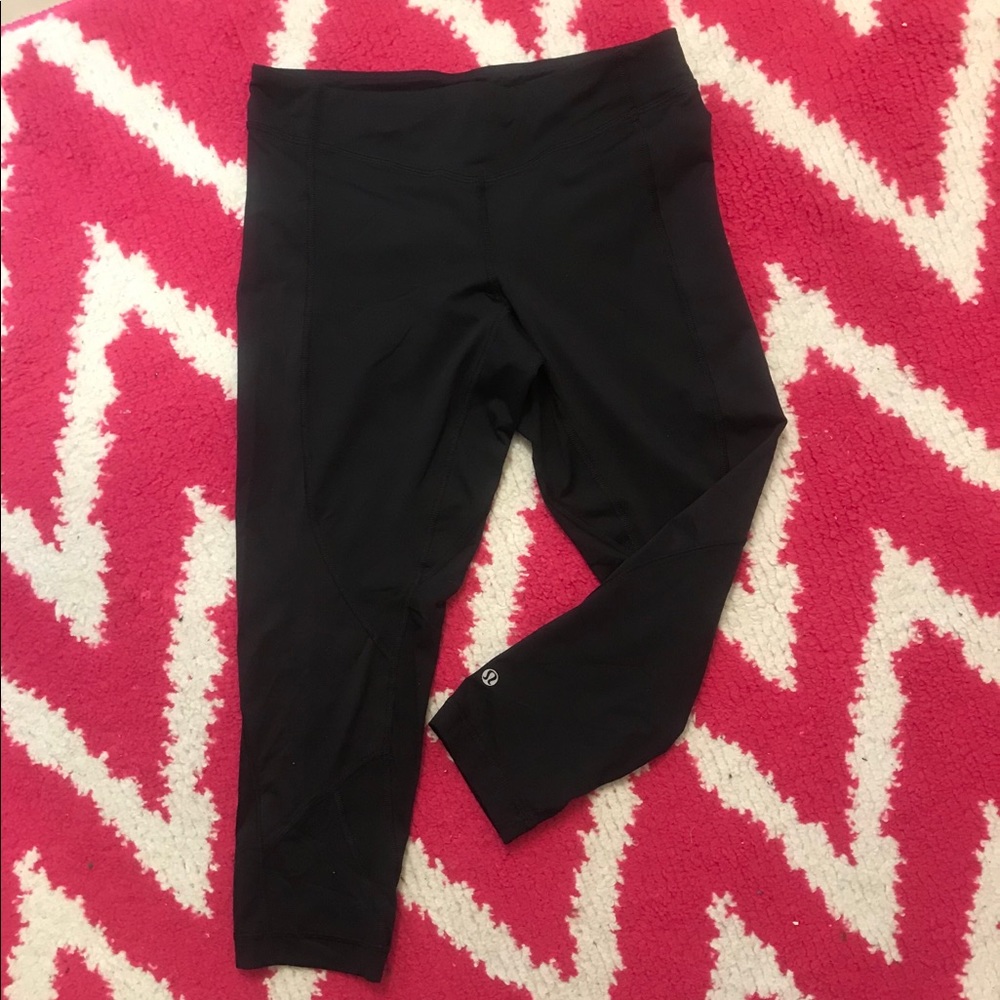 EUC Lululemon Cropped Leggings - Size 6